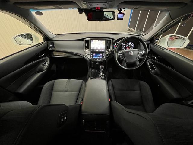 クラウンハイブリッド アスリートＳ　アスリートＳ　サンルーフ　純正メーカ－ナビフルセグ　バックモニタ－　ＬＥＤライト　ドラレコ　ＥＴＣ　トヨタセーフティセンス　追従型クルコン　純正オプション１８インチアルミ　コーナ－センサ－（11枚目）