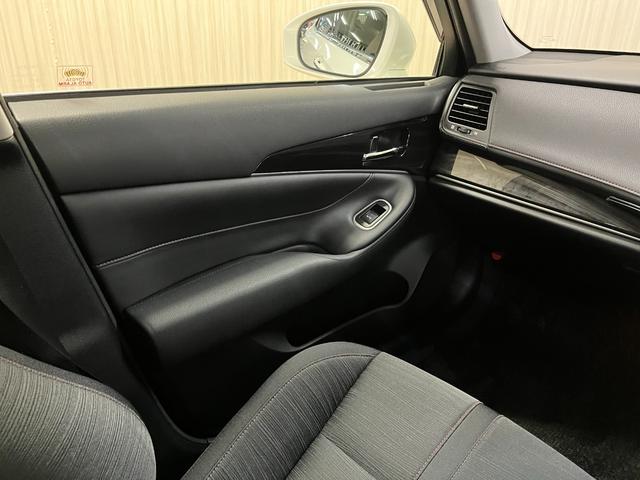 クラウンハイブリッド アスリートＳ　アスリートＳ　サンルーフ　純正メーカ－ナビフルセグ　バックモニタ－　ＬＥＤライト　ドラレコ　ＥＴＣ　トヨタセーフティセンス　追従型クルコン　純正オプション１８インチアルミ　コーナ－センサ－（12枚目）