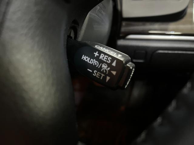 クラウンハイブリッド アスリートＳ　アスリートＳ　サンルーフ　純正メーカ－ナビフルセグ　バックモニタ－　ＬＥＤライト　ドラレコ　ＥＴＣ　トヨタセーフティセンス　追従型クルコン　純正オプション１８インチアルミ　コーナ－センサ－（22枚目）