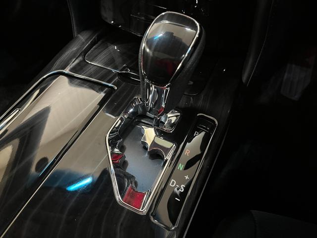 クラウンハイブリッド アスリートＳ　アスリートＳ　サンルーフ　純正メーカ－ナビフルセグ　バックモニタ－　ＬＥＤライト　ドラレコ　ＥＴＣ　トヨタセーフティセンス　追従型クルコン　純正オプション１８インチアルミ　コーナ－センサ－（26枚目）