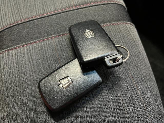 クラウンハイブリッド アスリートＳ　アスリートＳ　サンルーフ　純正メーカ－ナビフルセグ　バックモニタ－　ＬＥＤライト　ドラレコ　ＥＴＣ　トヨタセーフティセンス　追従型クルコン　純正オプション１８インチアルミ　コーナ－センサ－（27枚目）