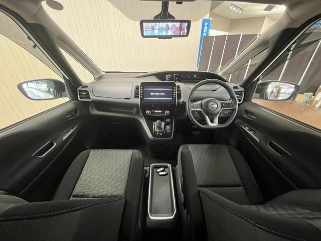 セレナ ｅ－パワー　ハイウェイスターＶ　ｅパワーハイウェイスターＶ＿ツインモニタ－＿プロパイロッド　ステアリングリモコン　スマートキー　純正アルミホイール　ＬＥＤヘッドライト　クルーズコントロール　両側パワースライドドア（11枚目）