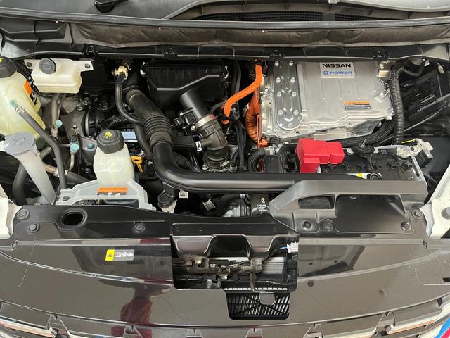 セレナ ｅ－パワー　ハイウェイスターＶ　ｅパワーハイウェイスターＶ＿ツインモニタ－＿プロパイロッド　ステアリングリモコン　スマートキー　純正アルミホイール　ＬＥＤヘッドライト　クルーズコントロール　両側パワースライドドア（48枚目）