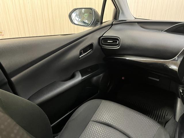 プリウス Ｓ　Ｓ＿純正ナビ／ワンセグＴＶ／バックモニタ－／ｂｌｕｅｔｏｏｔｈ＿ＥＴＣ＿クルーズコントロール＿トヨタセーフティセンス　ステアリングリモコン　純正アルミホイール　ＬＥＤヘッドライト　スマートキー（11枚目）