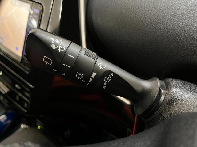 プリウス Ｓ　Ｓ＿純正ナビ／ワンセグＴＶ／バックモニタ－／ｂｌｕｅｔｏｏｔｈ＿ＥＴＣ＿クルーズコントロール＿トヨタセーフティセンス　ステアリングリモコン　純正アルミホイール　ＬＥＤヘッドライト　スマートキー（18枚目）