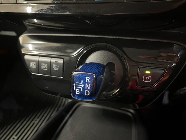 プリウス Ｓ　Ｓ＿純正ナビ／ワンセグＴＶ／バックモニタ－／ｂｌｕｅｔｏｏｔｈ＿ＥＴＣ＿クルーズコントロール＿トヨタセーフティセンス　ステアリングリモコン　純正アルミホイール　ＬＥＤヘッドライト　スマートキー（21枚目）