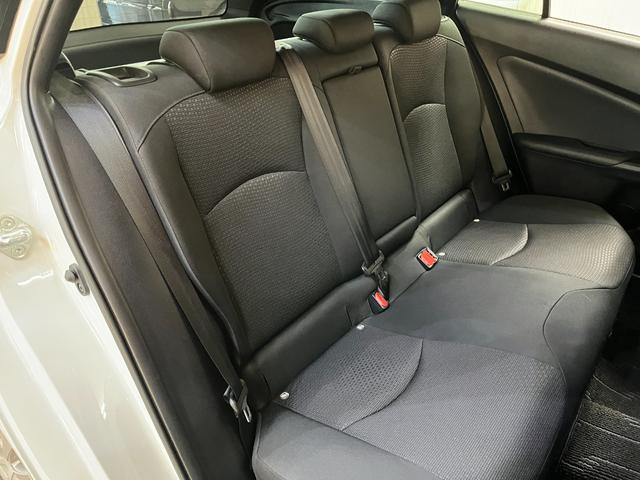 プリウス Ｓ　Ｓ＿純正ナビ／ワンセグＴＶ／バックモニタ－／ｂｌｕｅｔｏｏｔｈ＿ＥＴＣ＿クルーズコントロール＿トヨタセーフティセンス　ステアリングリモコン　純正アルミホイール　ＬＥＤヘッドライト　スマートキー（30枚目）