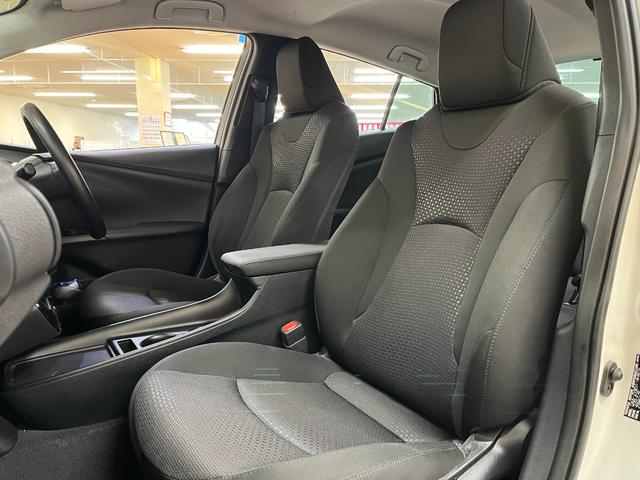 プリウス Ｓ　Ｓ＿純正ナビ／ワンセグＴＶ／バックモニタ－／ｂｌｕｅｔｏｏｔｈ＿ＥＴＣ＿クルーズコントロール＿トヨタセーフティセンス　ステアリングリモコン　純正アルミホイール　ＬＥＤヘッドライト　スマートキー（32枚目）