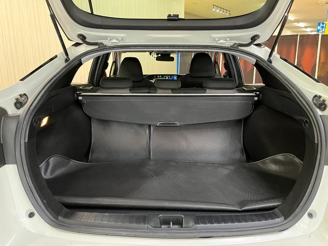 プリウス Ｓ　Ｓ＿純正ナビ／ワンセグＴＶ／バックモニタ－／ｂｌｕｅｔｏｏｔｈ＿ＥＴＣ＿クルーズコントロール＿トヨタセーフティセンス　ステアリングリモコン　純正アルミホイール　ＬＥＤヘッドライト　スマートキー（33枚目）