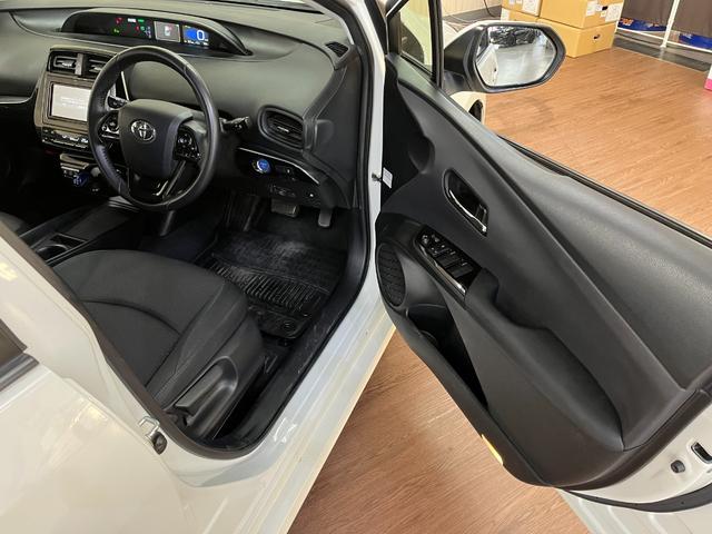プリウス Ｓ　Ｓ＿純正ナビ／ワンセグＴＶ／バックモニタ－／ｂｌｕｅｔｏｏｔｈ＿ＥＴＣ＿クルーズコントロール＿トヨタセーフティセンス　ステアリングリモコン　純正アルミホイール　ＬＥＤヘッドライト　スマートキー（37枚目）