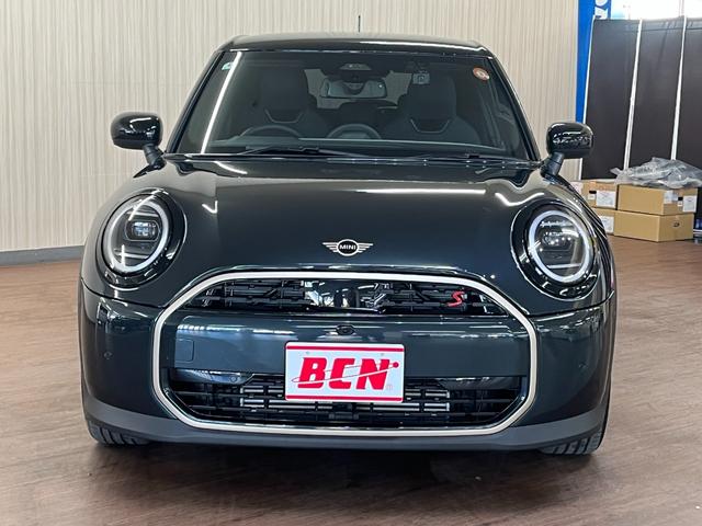 ＭＩＮＩ クーパーＳ　クーパーＳ＿純正ナビ／全方位モニタ－＿ルームミラ－ＥＴＣ　純正アルミ　ドライブレコーダー　ステアリングリモコン　スマートキー　ＬＥＤヘッドライト　前席シートヒーター　レーダークルーズ　電動格納ミラー（2枚目）