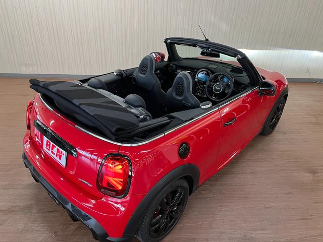 ＭＩＮＩ ジョンクーパーワークス　コンバーチブル　ジョンクーパーワークスコンバーチブル＿純正ディスプレイオーディオ／ｂｌｕｅｔｏｏｔｈ＿バックモニター　ステアリングリモコン　ＬＥＤヘッドライト　シートヒーター　クルーズコントロール　スマートキー（9枚目）
