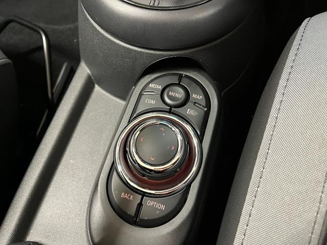 ＭＩＮＩ ジョンクーパーワークス　コンバーチブル　ジョンクーパーワークスコンバーチブル＿純正ディスプレイオーディオ／ｂｌｕｅｔｏｏｔｈ＿バックモニター　ステアリングリモコン　ＬＥＤヘッドライト　シートヒーター　クルーズコントロール　スマートキー（21枚目）