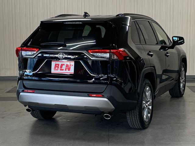 ＲＡＶ４ Ｇ　Ｚパッケージ　新車未登録　パノラマムーンルーフ　パノラミックビューモニター　９インチディスプレイオーディオ　ハンズフリーパワーバックドア　置くだけ充電　Ｂｌｕｅｔｏｏｔｈ接続可　ＥＴＣ２．０　純正アルミホイール（7枚目）