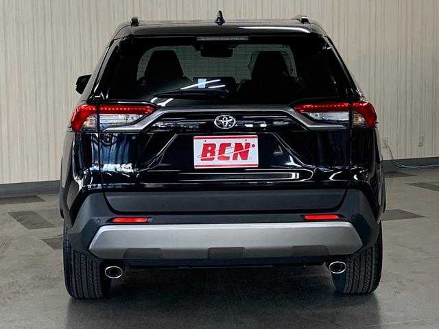 ＲＡＶ４ Ｇ　Ｚパッケージ　新車未登録　パノラマムーンルーフ　パノラミックビューモニター　９インチディスプレイオーディオ　ハンズフリーパワーバックドア　置くだけ充電　Ｂｌｕｅｔｏｏｔｈ接続可　ＥＴＣ２．０　純正アルミホイール（8枚目）