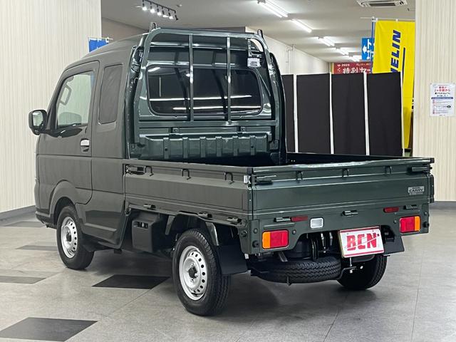 スーパーキャリイ Ｘ　届出済未使用車　４ＷＤ　スズキセーフティサポート　マニュアルエアコン　ＬＥＤヘッドライト　フォグランプ　電動格納ミラー　荷室三方開き　オートライト　クリアランスソナー　レーンアシスト　キーレス（7枚目）