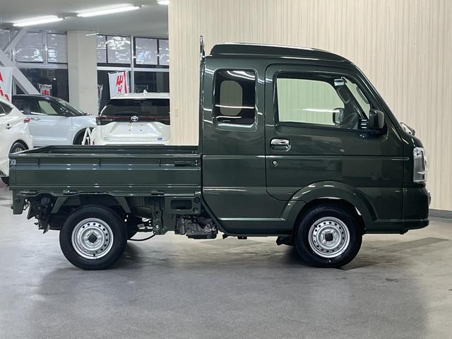 スーパーキャリイ Ｘ　届出済未使用車　４ＷＤ　スズキセーフティサポート　マニュアルエアコン　ＬＥＤヘッドライト　フォグランプ　電動格納ミラー　荷室三方開き　オートライト　クリアランスソナー　レーンアシスト　キーレス（8枚目）