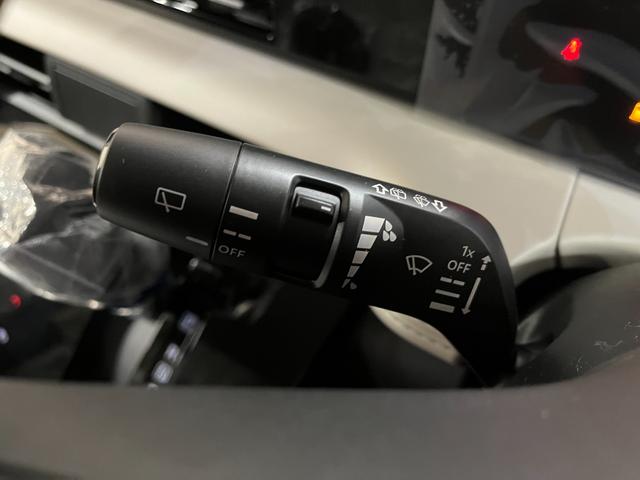 ルークス Ｘ　新車未届出車両　片側パワースライドドア　ＬＥＤヘッドライト　ステアリングリモコン　プッシュスタート　スマートキー　ウィンカー／電動格納ミラー　オートライト　ベンチシート（16枚目）