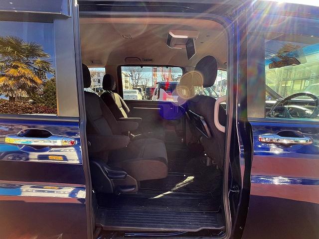 ステップワゴンスパーダ ｅ：ＨＥＶスパーダ　Ｇ　ホンダセンシング　スパーダ５ＤｅＨＥＶスパーダＧ／禁煙車／前後ドライブレコーダー／両側パワースライドドア／純正ナビ／フルセグＴＶ／バックカメラ／後席用フリップダウンモニター／ＬＥＤヘッドライト（11枚目）