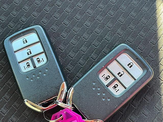 ステップワゴンスパーダ ｅ：ＨＥＶスパーダ　Ｇ　ホンダセンシング　スパーダ５ＤｅＨＥＶスパーダＧ／禁煙車／前後ドライブレコーダー／両側パワースライドドア／純正ナビ／フルセグＴＶ／バックカメラ／後席用フリップダウンモニター／ＬＥＤヘッドライト（29枚目）