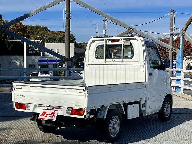 ミニキャブトラック ＶＸ－ＳＥ　４ＷＤ・ＡＭ／ＦＭラジオ・荷台作業灯・荷台ゴムマット・あおりチェーン・あおり＆鳥居ゴムカバー（6枚目）