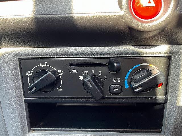 ミニキャブトラック ＶＸ－ＳＥ　４ＷＤ・ＡＭ／ＦＭラジオ・荷台作業灯・荷台ゴムマット・あおりチェーン・あおり＆鳥居ゴムカバー（22枚目）