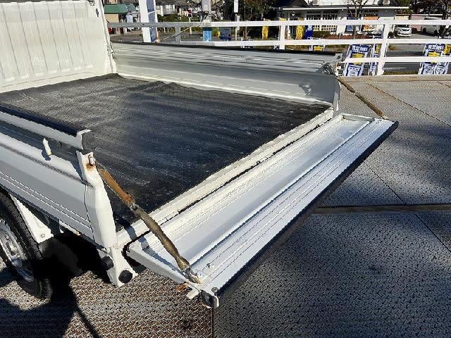 ミニキャブトラック ＶＸ－ＳＥ　４ＷＤ・ＡＭ／ＦＭラジオ・荷台作業灯・荷台ゴムマット・あおりチェーン・あおり＆鳥居ゴムカバー（24枚目）