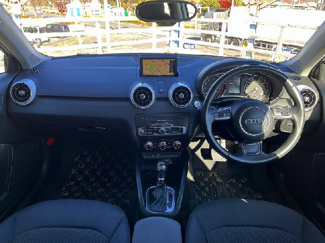 Ａ１ アドマイアードプラスリミテッド　禁煙車・純正ナビ・フルセグＴＶ・Ｂｌｕｅｔｏｏｔｈ・ＤＶＤ再生・１７インチアルミホイール・ＨＩＤヘッドライト・フォグランプ・バックフォグランプ・キーフリー・プッシュスタート・オートライト（3枚目）