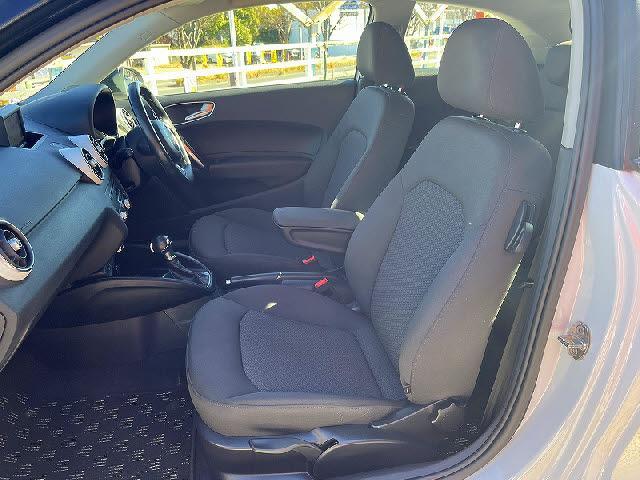 Ａ１ アドマイアードプラスリミテッド　禁煙車・純正ナビ・フルセグＴＶ・Ｂｌｕｅｔｏｏｔｈ・ＤＶＤ再生・１７インチアルミホイール・ＨＩＤヘッドライト・フォグランプ・バックフォグランプ・キーフリー・プッシュスタート・オートライト（18枚目）