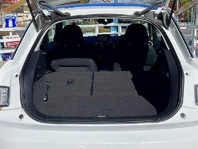 Ａ１ アドマイアードプラスリミテッド　禁煙車・純正ナビ・フルセグＴＶ・Ｂｌｕｅｔｏｏｔｈ・ＤＶＤ再生・１７インチアルミホイール・ＨＩＤヘッドライト・フォグランプ・バックフォグランプ・キーフリー・プッシュスタート・オートライト（26枚目）