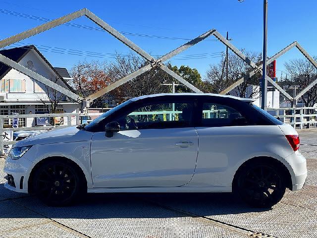 Ａ１ アドマイアードプラスリミテッド　禁煙車・純正ナビ・フルセグＴＶ・Ｂｌｕｅｔｏｏｔｈ・ＤＶＤ再生・１７インチアルミホイール・ＨＩＤヘッドライト・フォグランプ・バックフォグランプ・キーフリー・プッシュスタート・オートライト（31枚目）