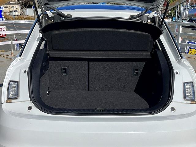 Ａ１ アドマイアードプラスリミテッド　禁煙車・純正ナビ・フルセグＴＶ・Ｂｌｕｅｔｏｏｔｈ・ＤＶＤ再生・１７インチアルミホイール・ＨＩＤヘッドライト・フォグランプ・バックフォグランプ・キーフリー・プッシュスタート・オートライト（36枚目）