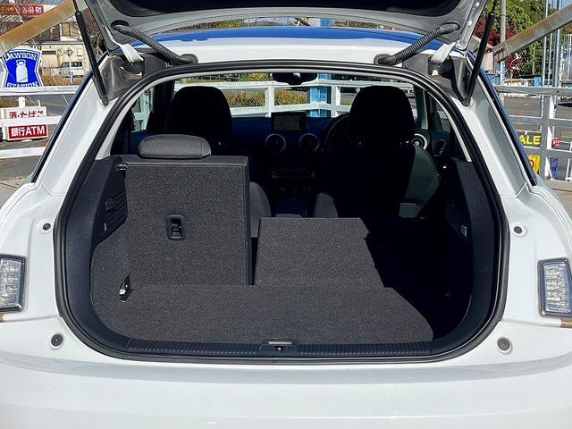 Ａ１ アドマイアードプラスリミテッド　禁煙車・純正ナビ・フルセグＴＶ・Ｂｌｕｅｔｏｏｔｈ・ＤＶＤ再生・１７インチアルミホイール・ＨＩＤヘッドライト・フォグランプ・バックフォグランプ・キーフリー・プッシュスタート・オートライト（37枚目）