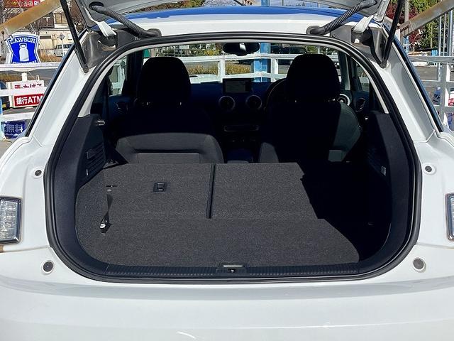 Ａ１ アドマイアードプラスリミテッド　禁煙車・純正ナビ・フルセグＴＶ・Ｂｌｕｅｔｏｏｔｈ・ＤＶＤ再生・１７インチアルミホイール・ＨＩＤヘッドライト・フォグランプ・バックフォグランプ・キーフリー・プッシュスタート・オートライト（38枚目）