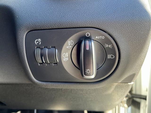 Ａ１ アドマイアードプラスリミテッド　禁煙車・純正ナビ・フルセグＴＶ・Ｂｌｕｅｔｏｏｔｈ・ＤＶＤ再生・１７インチアルミホイール・ＨＩＤヘッドライト・フォグランプ・バックフォグランプ・キーフリー・プッシュスタート・オートライト（42枚目）