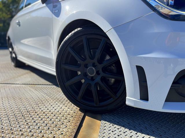 Ａ１ アドマイアードプラスリミテッド　禁煙車・純正ナビ・フルセグＴＶ・Ｂｌｕｅｔｏｏｔｈ・ＤＶＤ再生・１７インチアルミホイール・ＨＩＤヘッドライト・フォグランプ・バックフォグランプ・キーフリー・プッシュスタート・オートライト（43枚目）