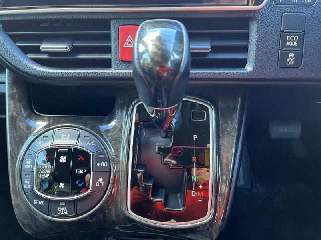 エスクァイア Ｇｉ　トヨタセーフティセンス・モデリスタエアロ・フリップダウンモニター・両側パワースライドドア・純正ナビ・フルセグＴＶ・Ｂｌｕｅｔｏｏｔｈ・レザーシート・ＬＥＤヘッドライト・シートヒーター（20枚目）