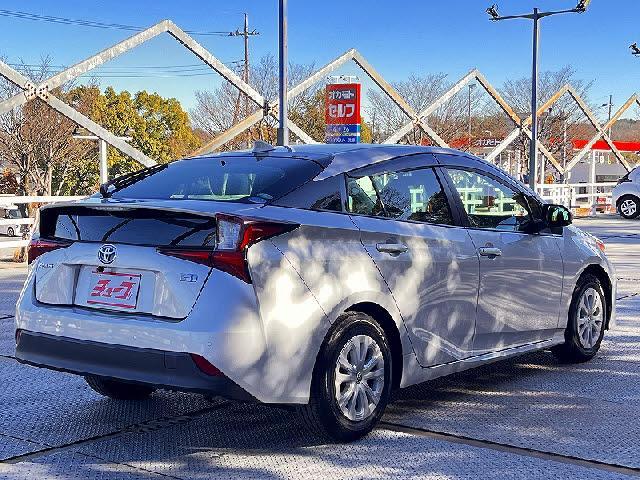 プリウス Ｓ　禁煙車・衝突軽減ブレーキ・Ｂｌｕｅｔｏｏｔｈ・バックカメラ・ＬＥＤヘッドライト・オートハイビーム・パーキングソナー・キーフリー・アルミホイール・ＤＶＤ再生（9枚目）