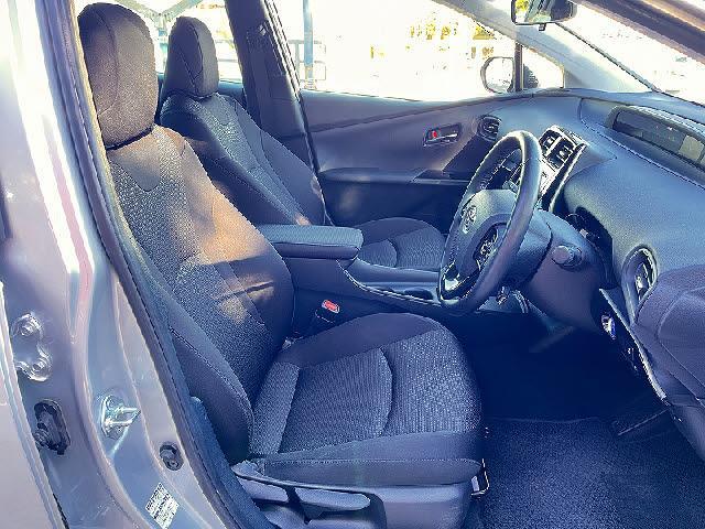 プリウス Ｓ　禁煙車・衝突軽減ブレーキ・Ｂｌｕｅｔｏｏｔｈ・バックカメラ・ＬＥＤヘッドライト・オートハイビーム・パーキングソナー・キーフリー・アルミホイール・ＤＶＤ再生（11枚目）