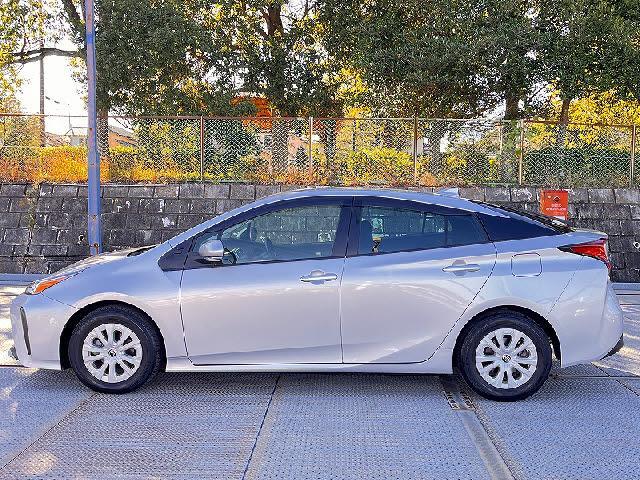 プリウス Ｓ　禁煙車・衝突軽減ブレーキ・Ｂｌｕｅｔｏｏｔｈ・バックカメラ・ＬＥＤヘッドライト・オートハイビーム・パーキングソナー・キーフリー・アルミホイール・ＤＶＤ再生（34枚目）