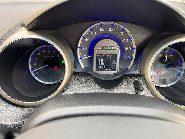 フィットハイブリッド ナビプレミアムセレクション ハイブリッドナビプレミアムセレクション スカイルーフ ETC HIDヘッドライト 前後シートヒーター パドルシフト 横滑り防止機能 DVD パーキングセンサー ステアリングリモコン クルコン(4枚目)