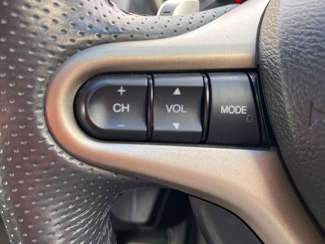 フィットハイブリッド ナビプレミアムセレクション ハイブリッドナビプレミアムセレクション スカイルーフ ETC HIDヘッドライト 前後シートヒーター パドルシフト 横滑り防止機能 DVD パーキングセンサー ステアリングリモコン クルコン(13枚目)