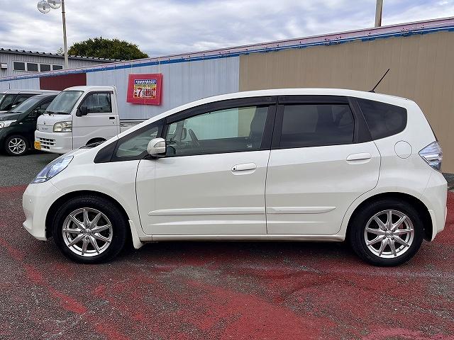 フィットハイブリッド ナビプレミアムセレクション ハイブリッドナビプレミアムセレクション スカイルーフ ETC HIDヘッドライト 前後シートヒーター パドルシフト 横滑り防止機能 DVD パーキングセンサー ステアリングリモコン クルコン(15枚目)