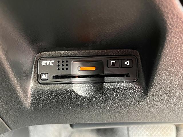 フィットハイブリッド ナビプレミアムセレクション ハイブリッドナビプレミアムセレクション スカイルーフ ETC HIDヘッドライト 前後シートヒーター パドルシフト 横滑り防止機能 DVD パーキングセンサー ステアリングリモコン クルコン(23枚目)