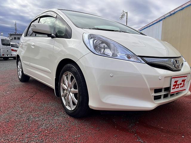 フィットハイブリッド ナビプレミアムセレクション ハイブリッドナビプレミアムセレクション スカイルーフ ETC HIDヘッドライト 前後シートヒーター パドルシフト 横滑り防止機能 DVD パーキングセンサー ステアリングリモコン クルコン(26枚目)