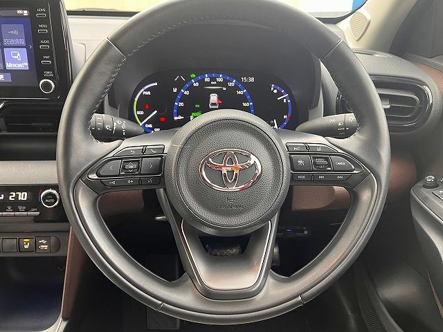 ヤリスクロス ハイブリッドＺ　ハイブリッドＺ　モデリスタエロ　ディスプレイオーディオ　ステアリングヒーター　両席シートヒーター　衝突被害軽減ブレーキ　ハーフレザーシート　全方位モニター　ＬＥＤヘッドライト　パワーシート　ＥＴＣ（17枚目）