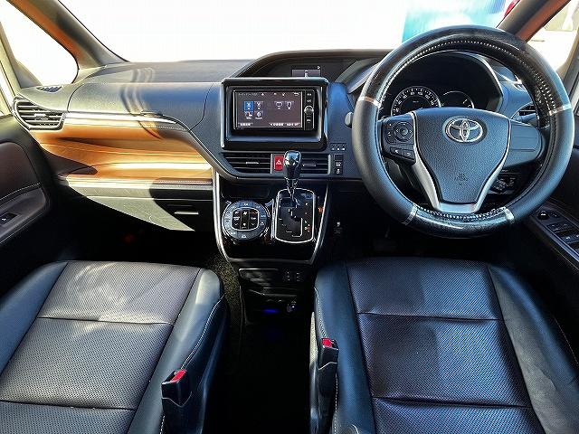 エスクァイア Gi Gi 衝突被害軽減ブレーキ 両側パワ-スライドドア ETC ドライブレコダー トヨタセーフティセンス シートヒーター Hレザーシート 純正ナビゲーション ブルートゥース キーフリー プッシュスタート(3枚目)