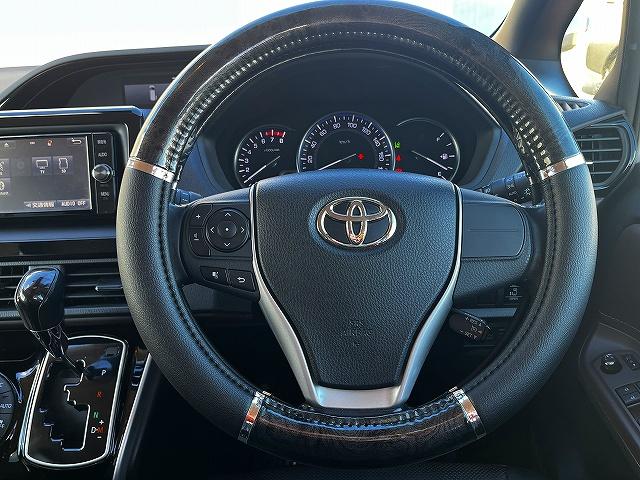 エスクァイア Gi Gi 衝突被害軽減ブレーキ 両側パワ-スライドドア ETC ドライブレコダー トヨタセーフティセンス シートヒーター Hレザーシート 純正ナビゲーション ブルートゥース キーフリー プッシュスタート(17枚目)