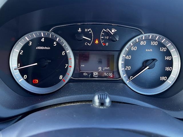 シルフィ Ｇ　Ｇ　メーカーオプションナビ　バックカメラ　デュアルエアコン　フルセグＴＶ　横滑り防止機能　キーフリーエントリーシステム　プッシュエンジンスタート　ブルートゥース　ＥＴＣ　純正アルミホイール（4枚目）