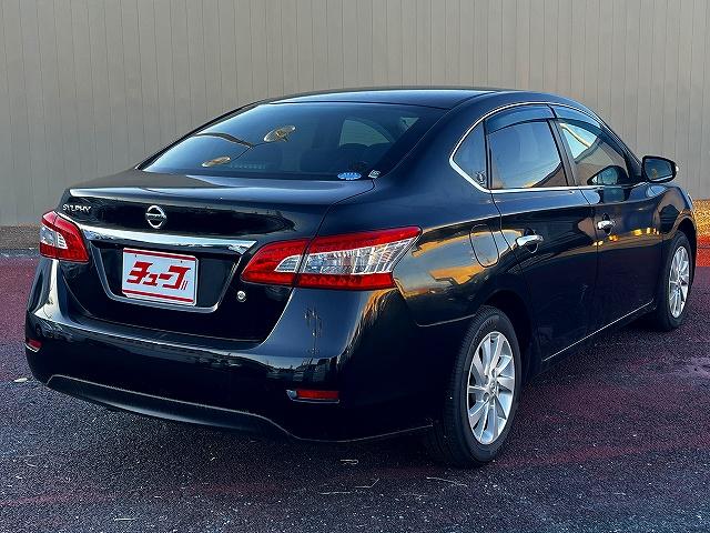 シルフィ Ｇ　Ｇ　メーカーオプションナビ　バックカメラ　デュアルエアコン　フルセグＴＶ　横滑り防止機能　キーフリーエントリーシステム　プッシュエンジンスタート　ブルートゥース　ＥＴＣ　純正アルミホイール（5枚目）